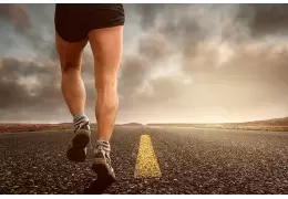 Wie hält man sich im Alter zu Hause fit?